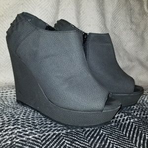 Peep toe Wedged Booties